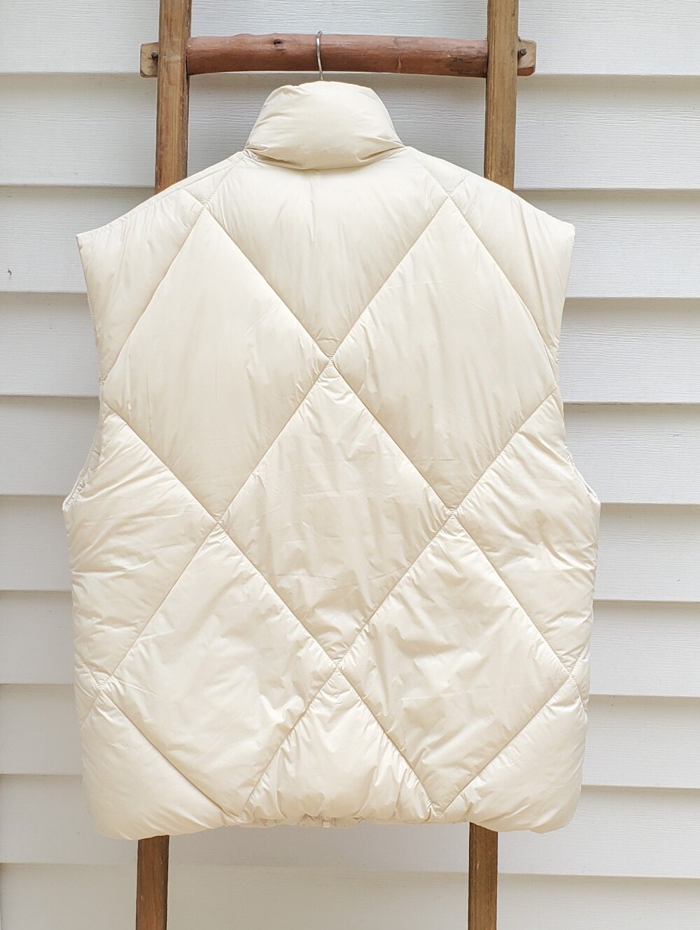 Abercrombie and Fitch Oversized Quilted Puffer Vest Jacket Size M - Picture 3 of 5